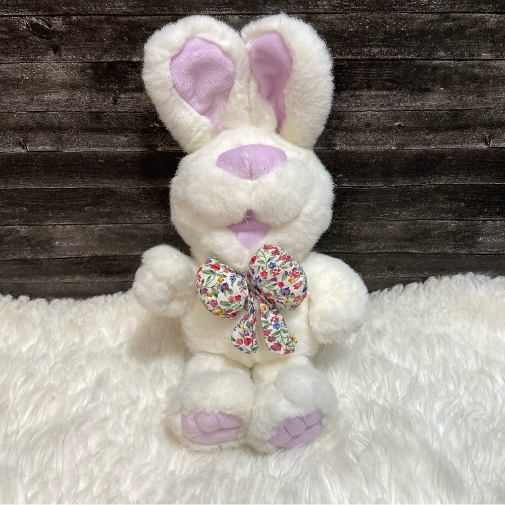 COMMONWEALTH WHITE RABBIT BUNNY FLORAL BOW BUCK TEETH PURPLE EASTER VINTAGE